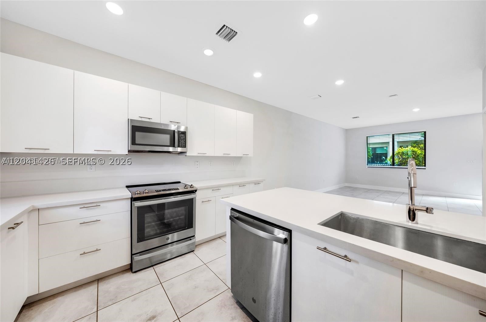 DOWNTOWN DORAL SOUTH PHAS - Residential