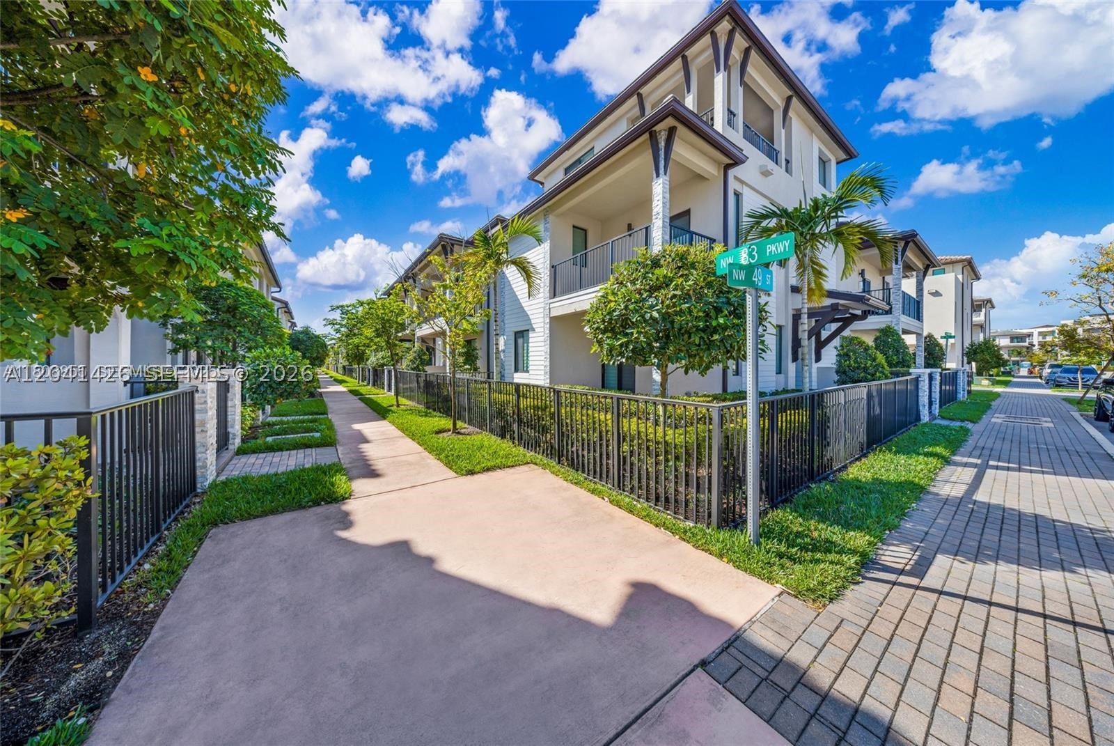 DOWNTOWN DORAL SOUTH PHAS - Residential
