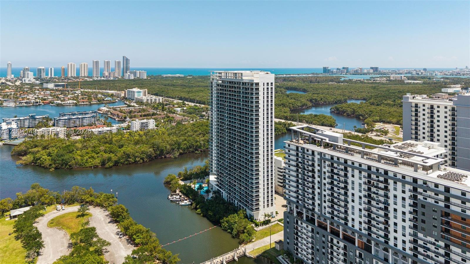 THE HARBOUR NORTH CONDO - Residential