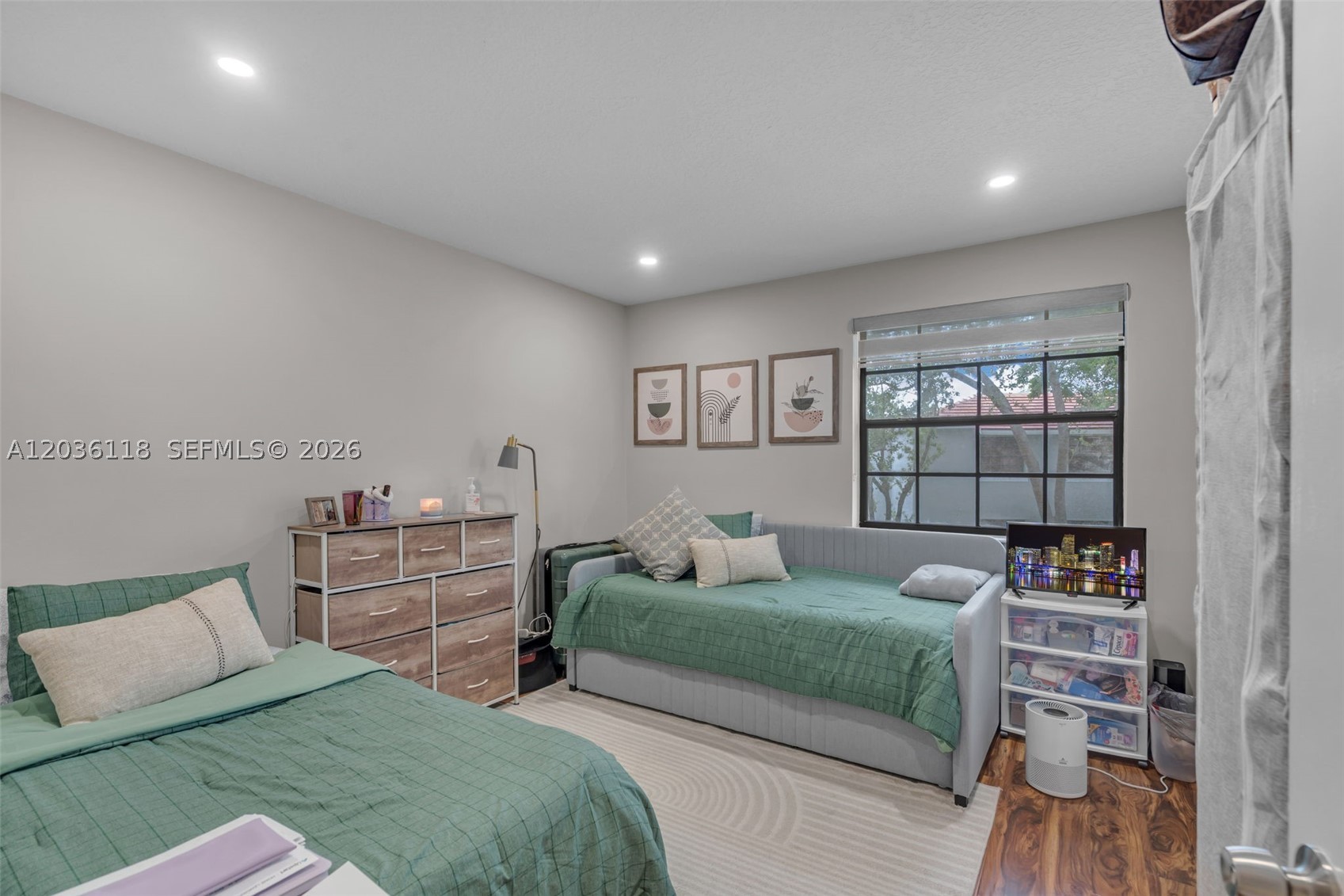 PIERPOINTE FIVE CONDO I - Residential