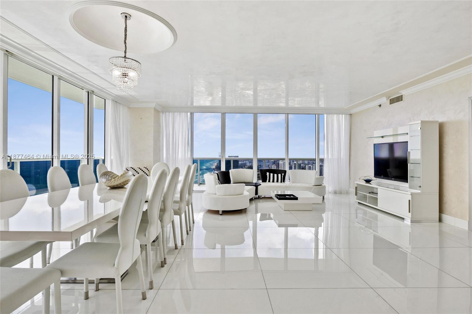 BEACH CLUB II - Residential