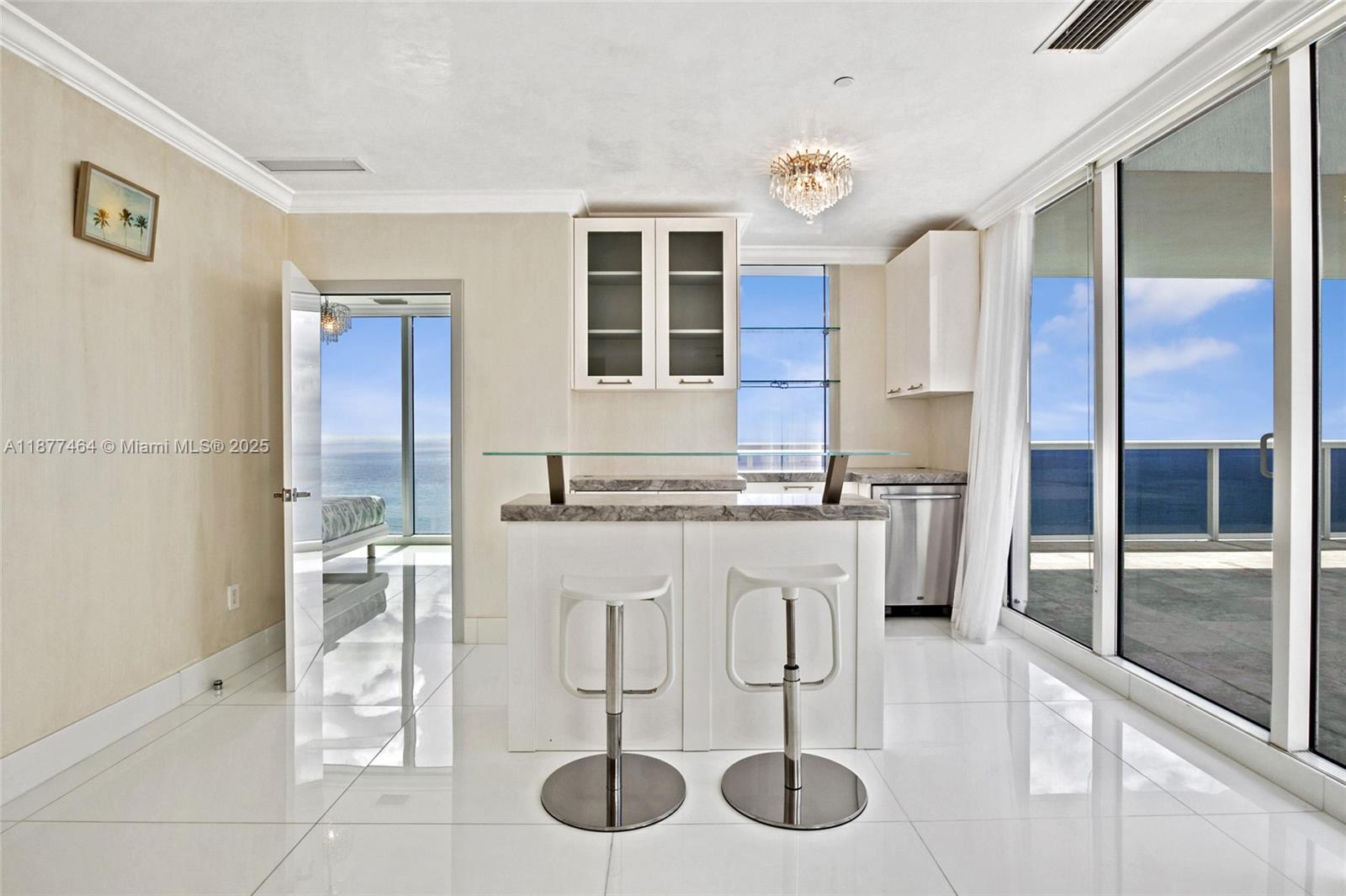 BEACH CLUB II - Residential