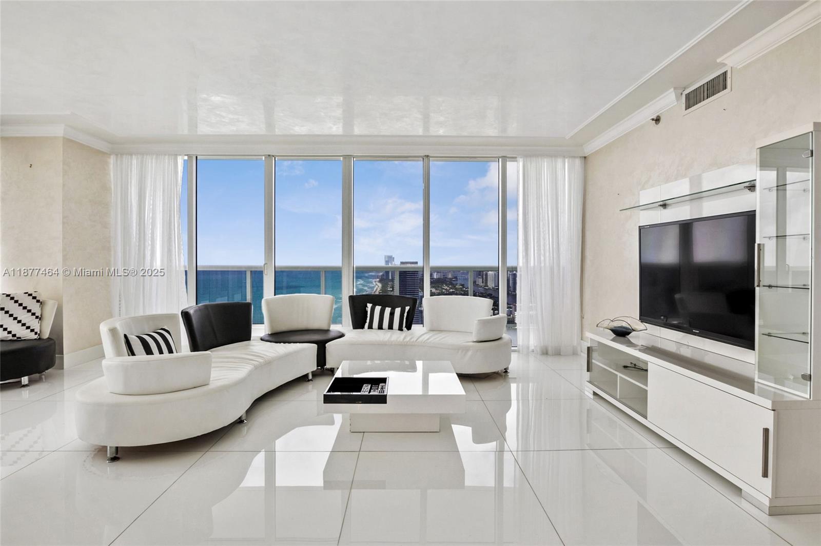 BEACH CLUB II - Residential