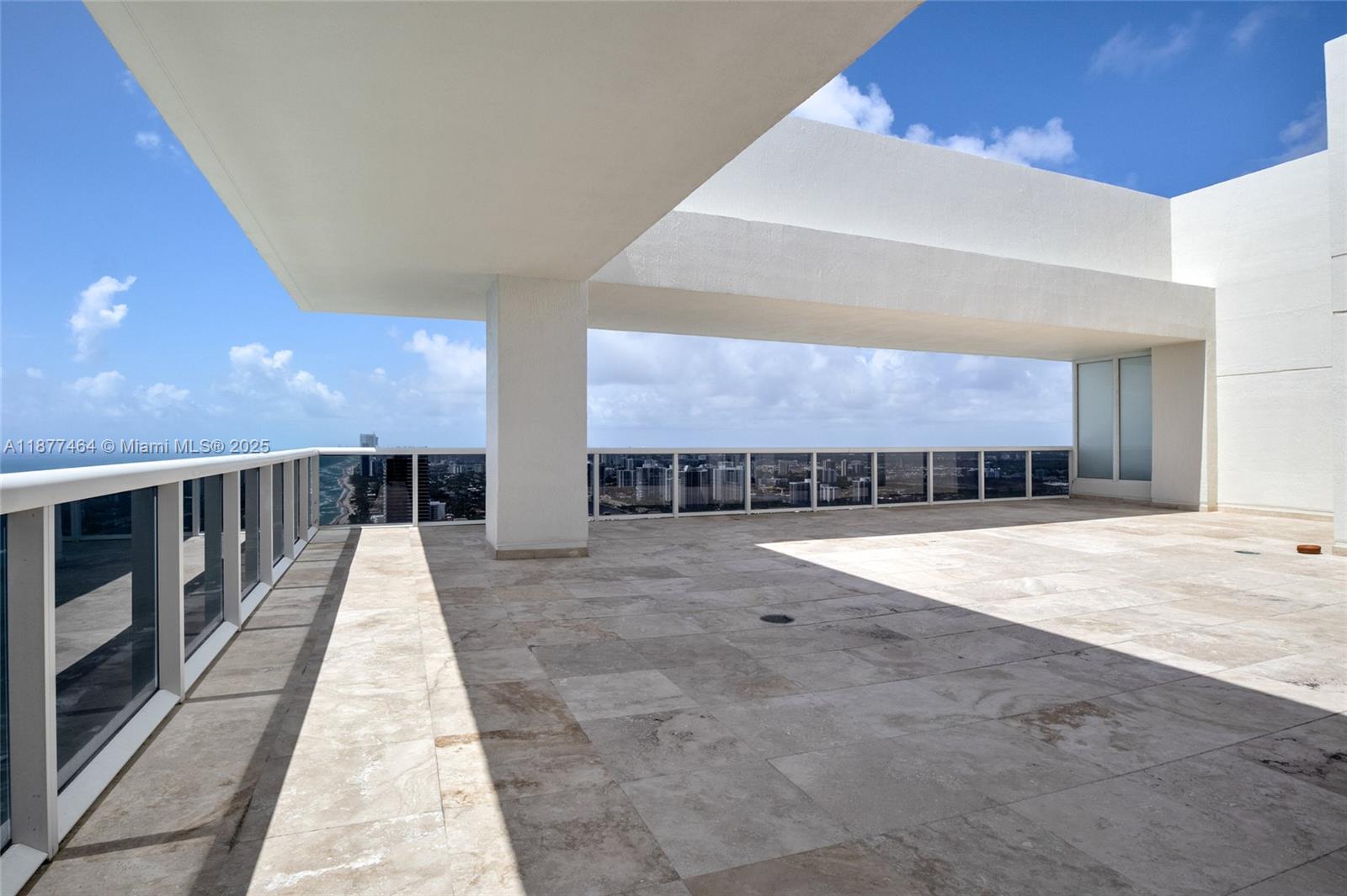 BEACH CLUB II - Residential