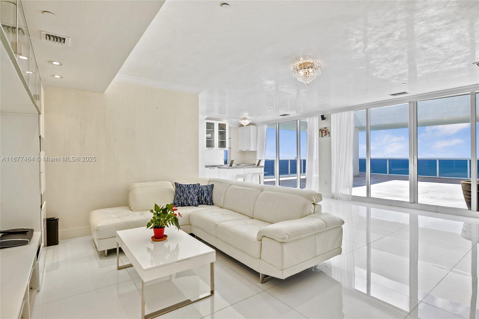 BEACH CLUB II - Residential