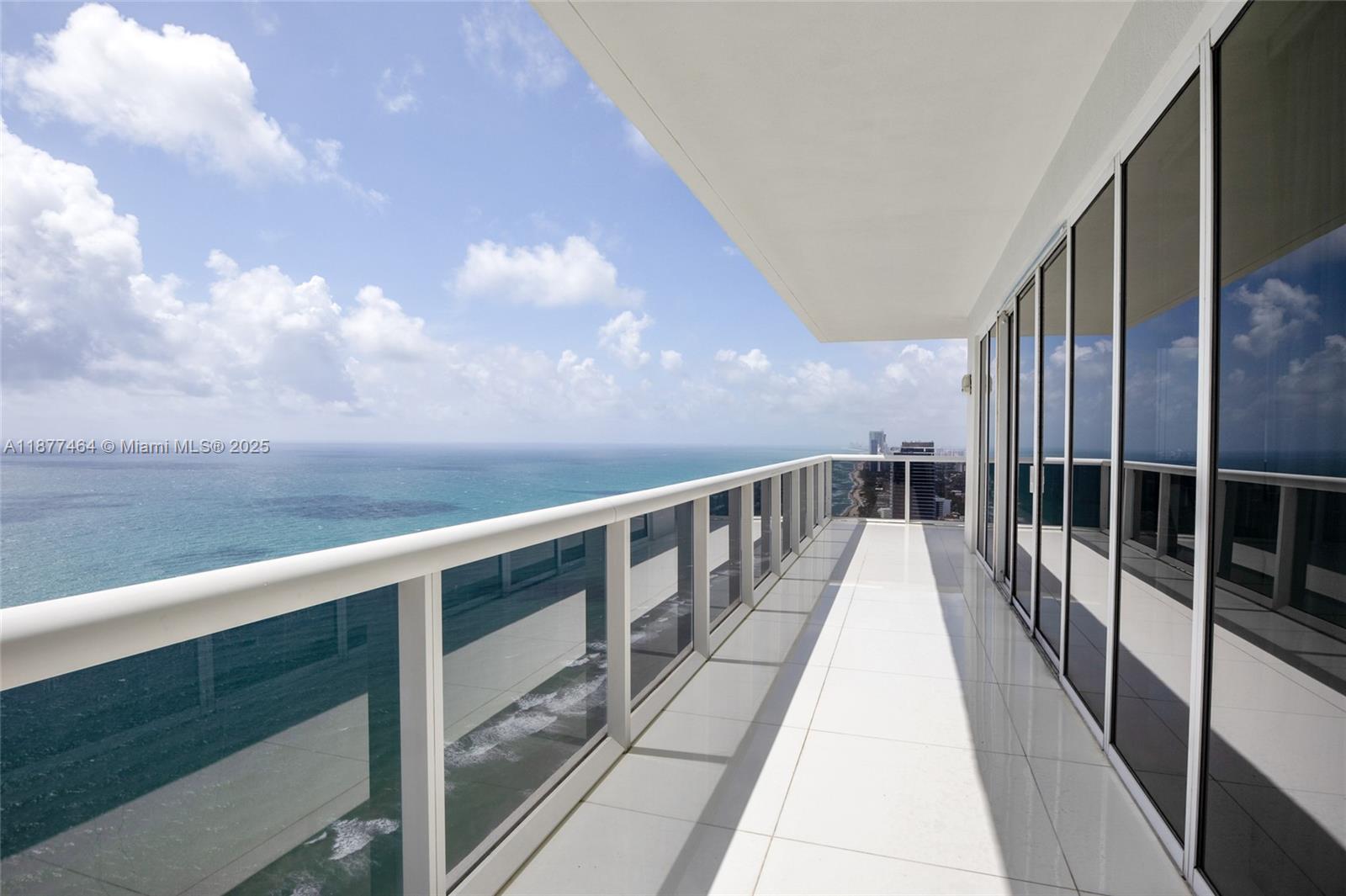 BEACH CLUB II - Residential