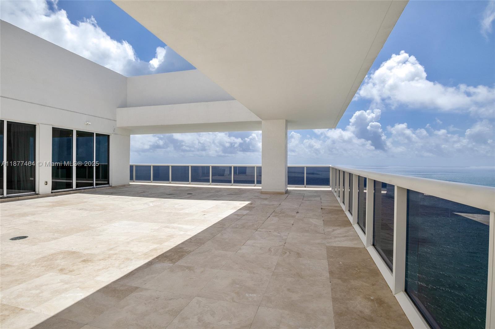 BEACH CLUB II - Residential