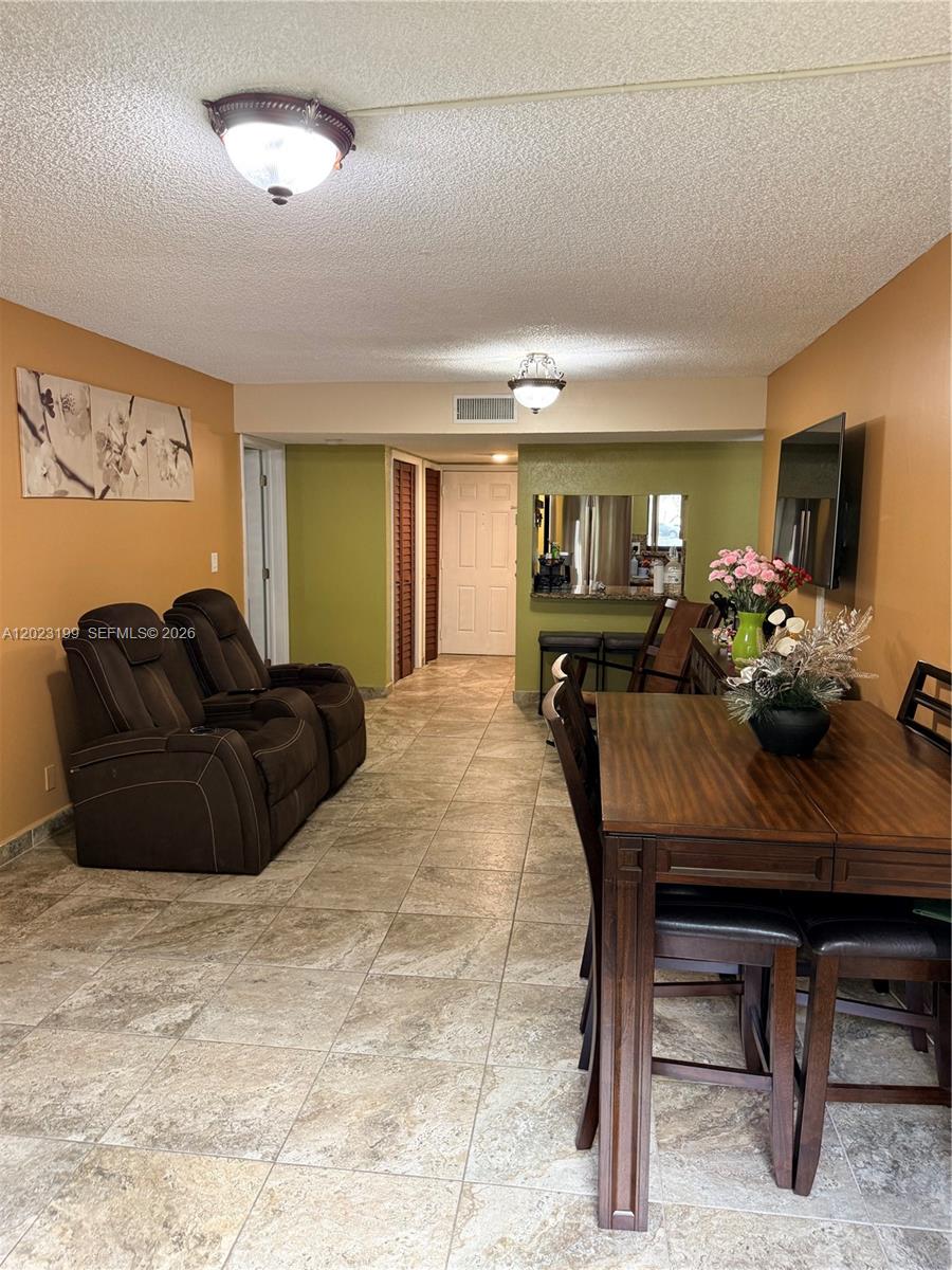 RACQUET CLUB VILLAGE APAR - Residential