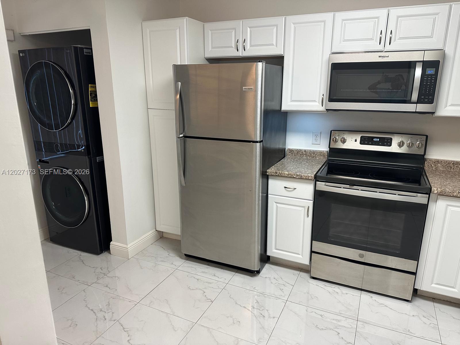 TRENT F CONDO - Residential Lease