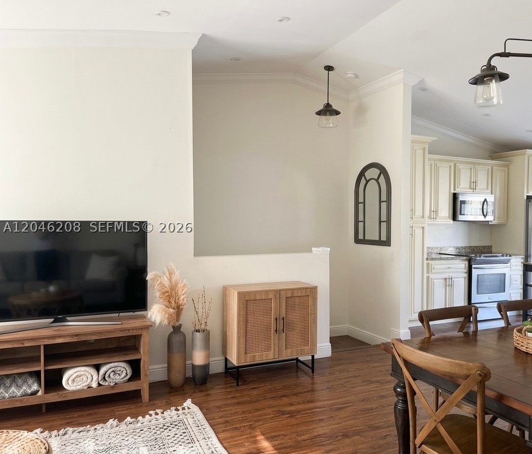 LAGO DEL REY CONDO - Residential