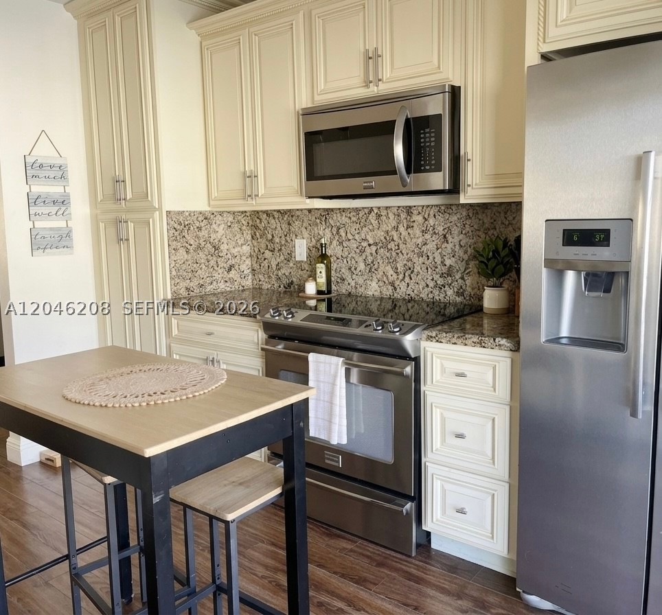 LAGO DEL REY CONDO - Residential