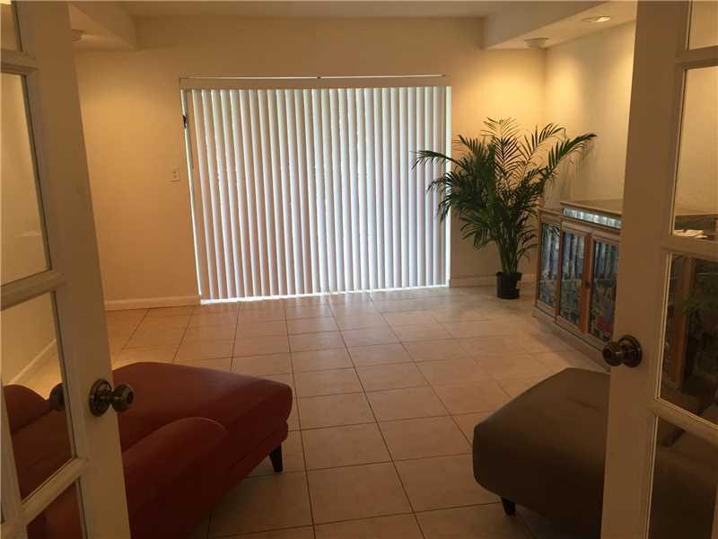 HOLLYWOOD GOLF ESTATES SE - Residential