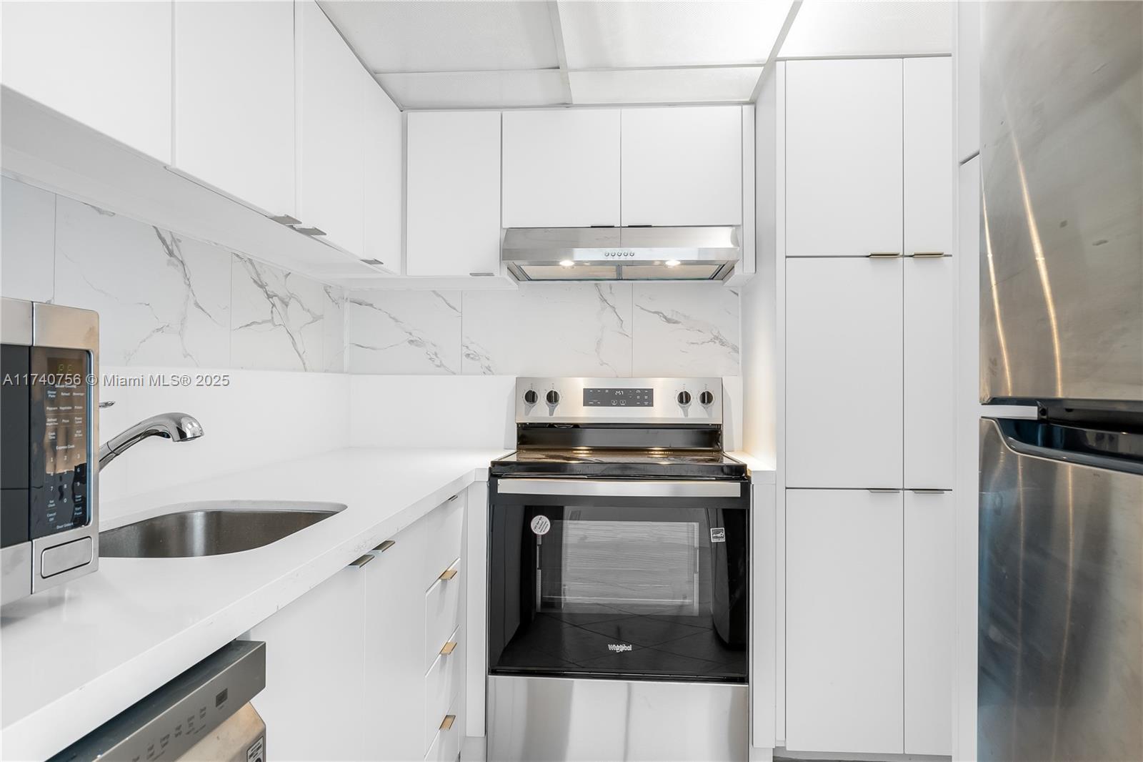 MIRADOR 1000 CONDO - Residential
