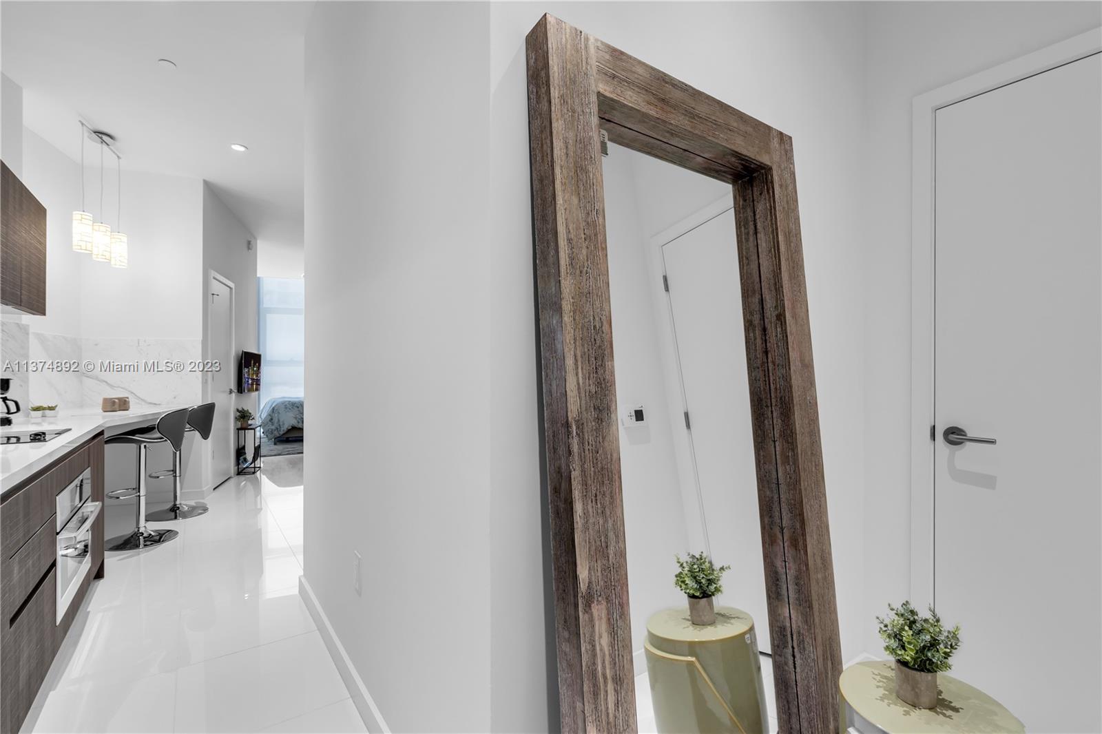 PARAMOUNT MIAMI WORLDCENT - Residential Lease
