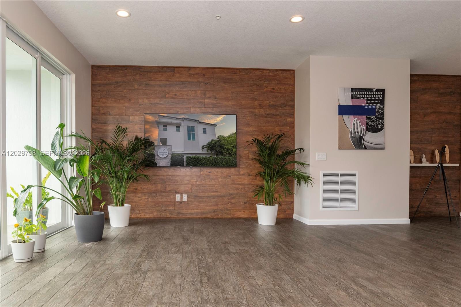 POINTE @ MIDDLE RIVER - Residential