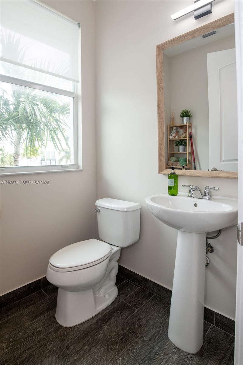 POINTE @ MIDDLE RIVER - Residential