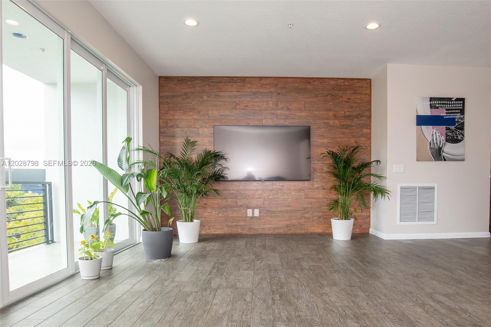 POINTE @ MIDDLE RIVER - Residential