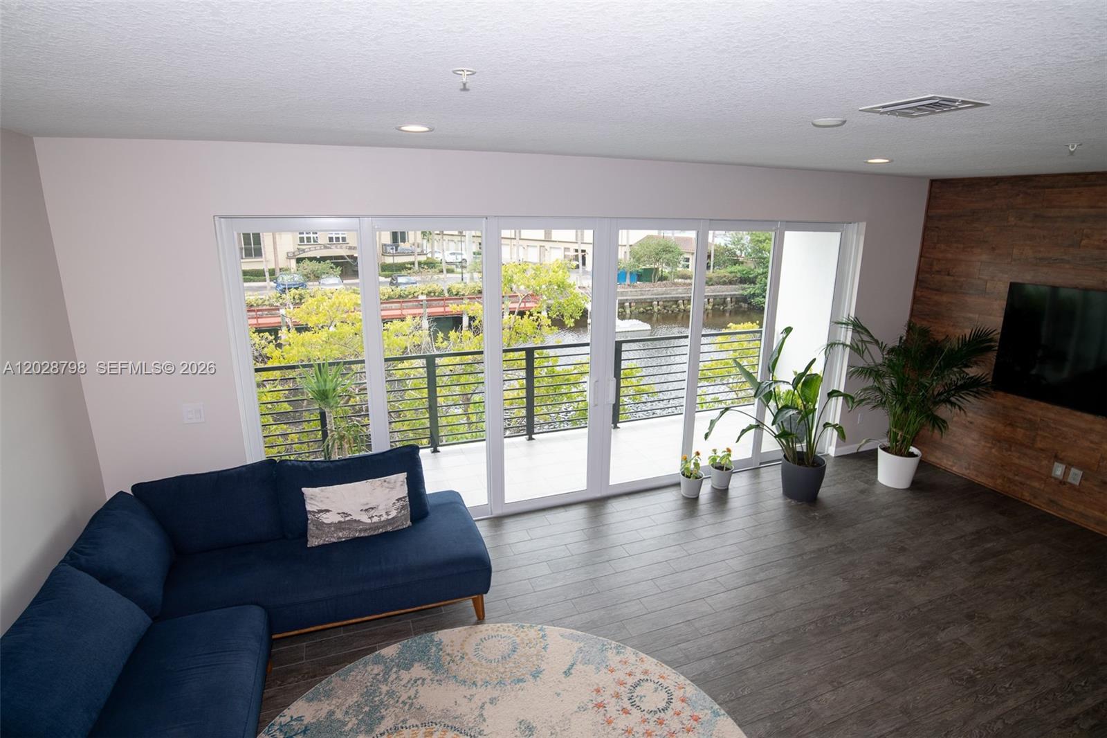 POINTE @ MIDDLE RIVER - Residential