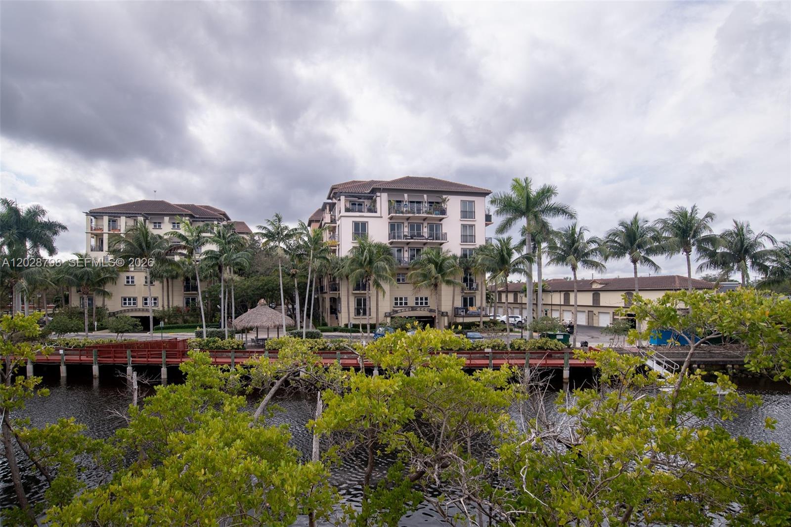 POINTE @ MIDDLE RIVER - Residential