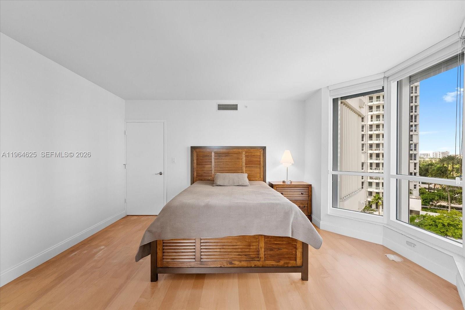 SOUTH TOWER AT THE POINT - Residential