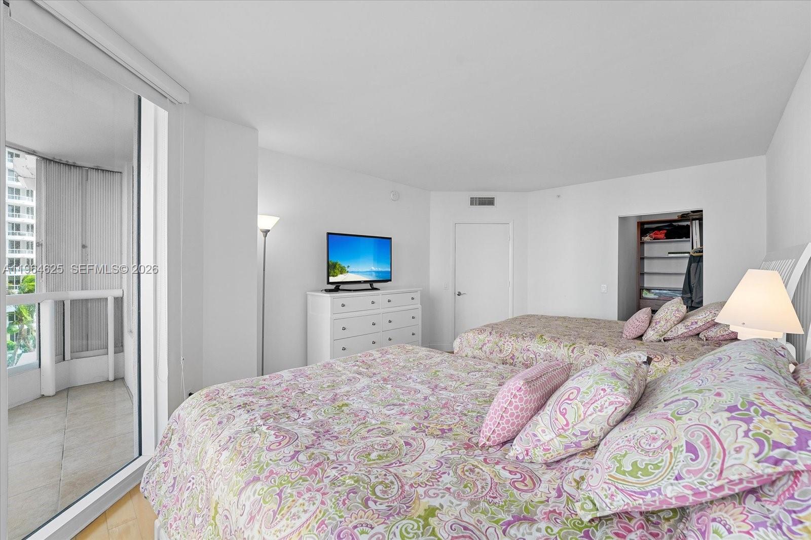 SOUTH TOWER AT THE POINT - Residential