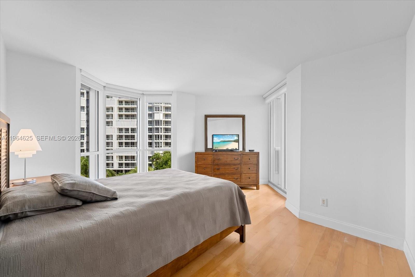 SOUTH TOWER AT THE POINT - Residential