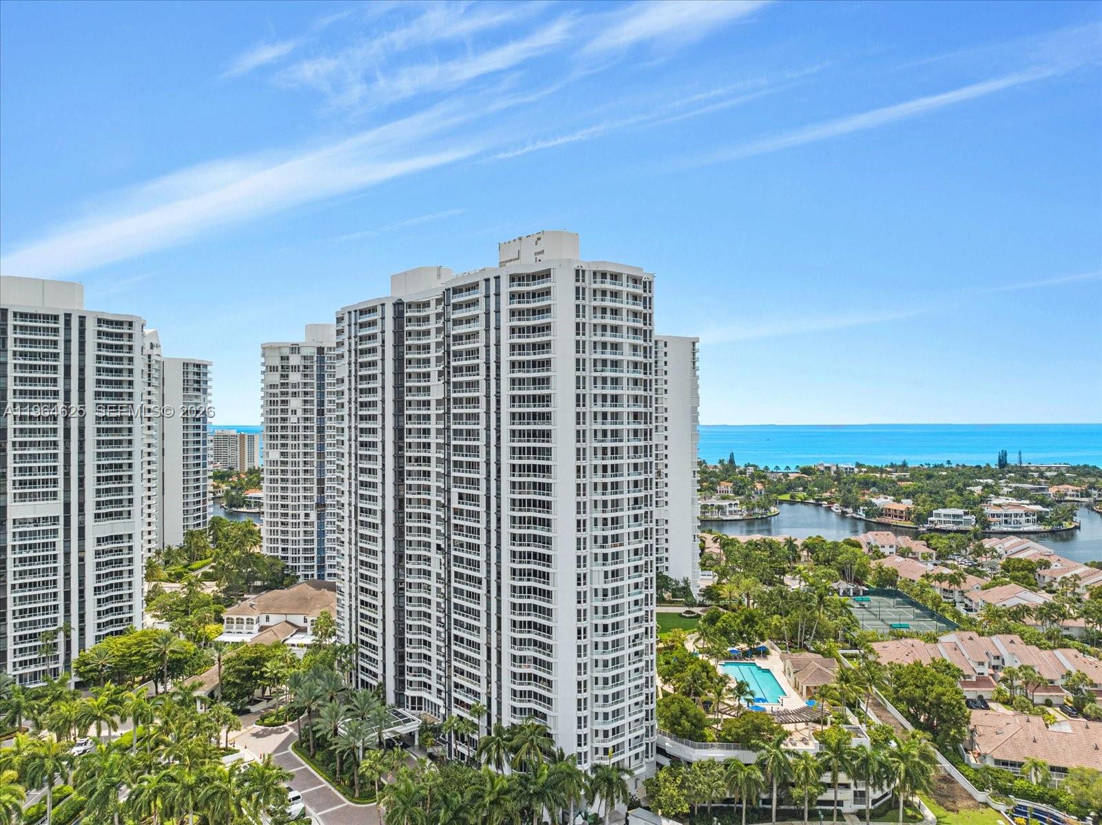 SOUTH TOWER AT THE POINT - Residential