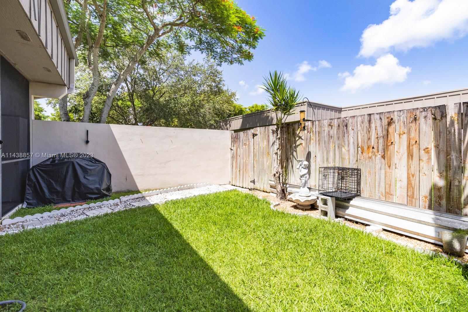 CREEKSIDE VILLAS SEC1 - Residential