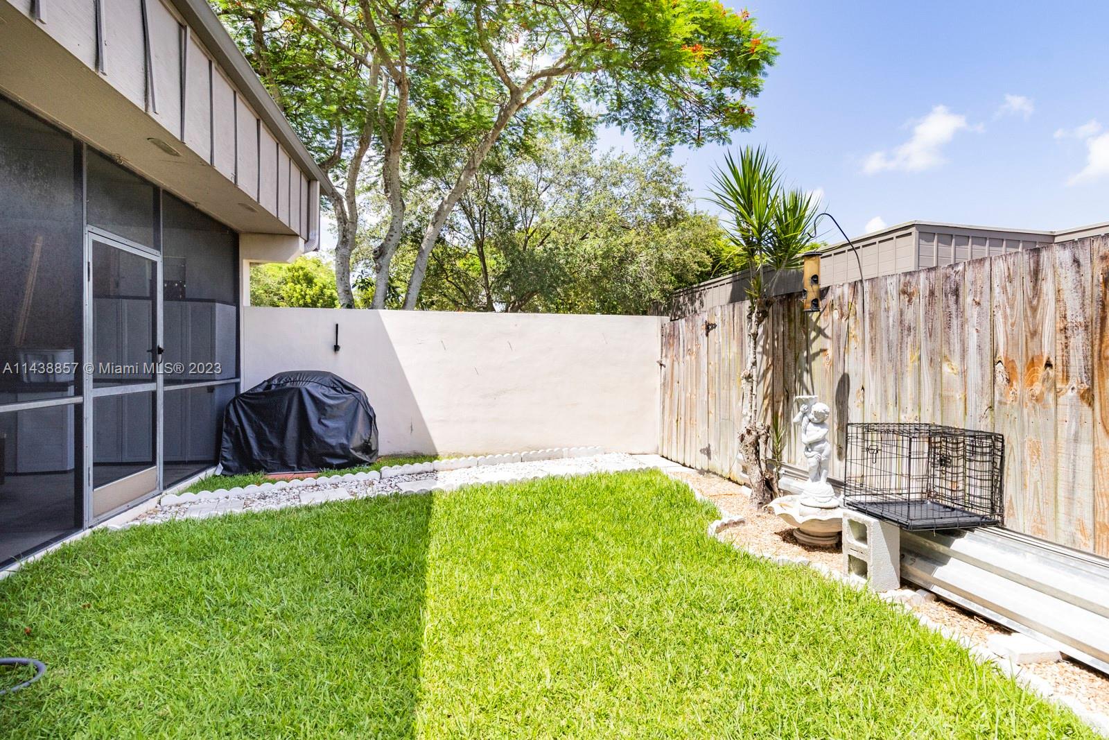 CREEKSIDE VILLAS SEC1 - Residential