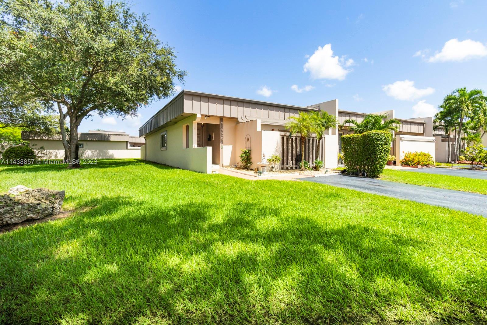 CREEKSIDE VILLAS SEC1 - Residential