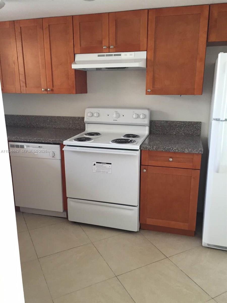 Spacious unit in convenient location near highways and shopping.  Laundry located inside unit.