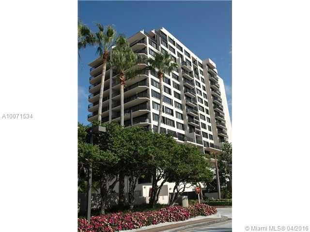 Very spacious and bright 1 bed/ 1.5 baths in exclusive Brickell Key. Resort style amenities including heated pool, gym, tennis, racquetball, sauna, convenience store, concierge and valet. Minutes to Mary Brickell Village, South Beach, great restaurants and shopping.