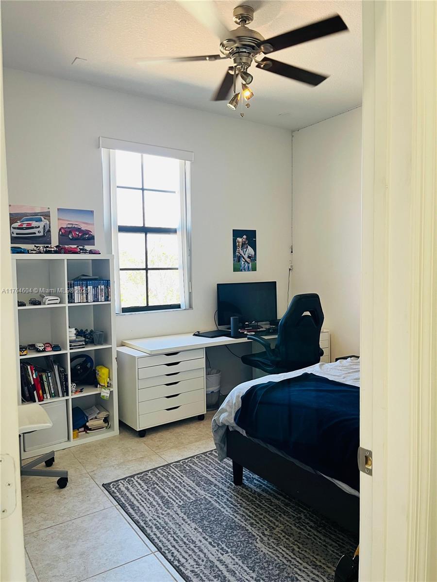 CHAMPION LAKES - Residential