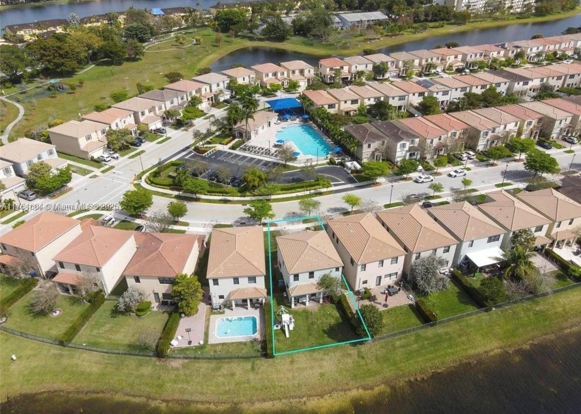 CHAMPION LAKES - Residential