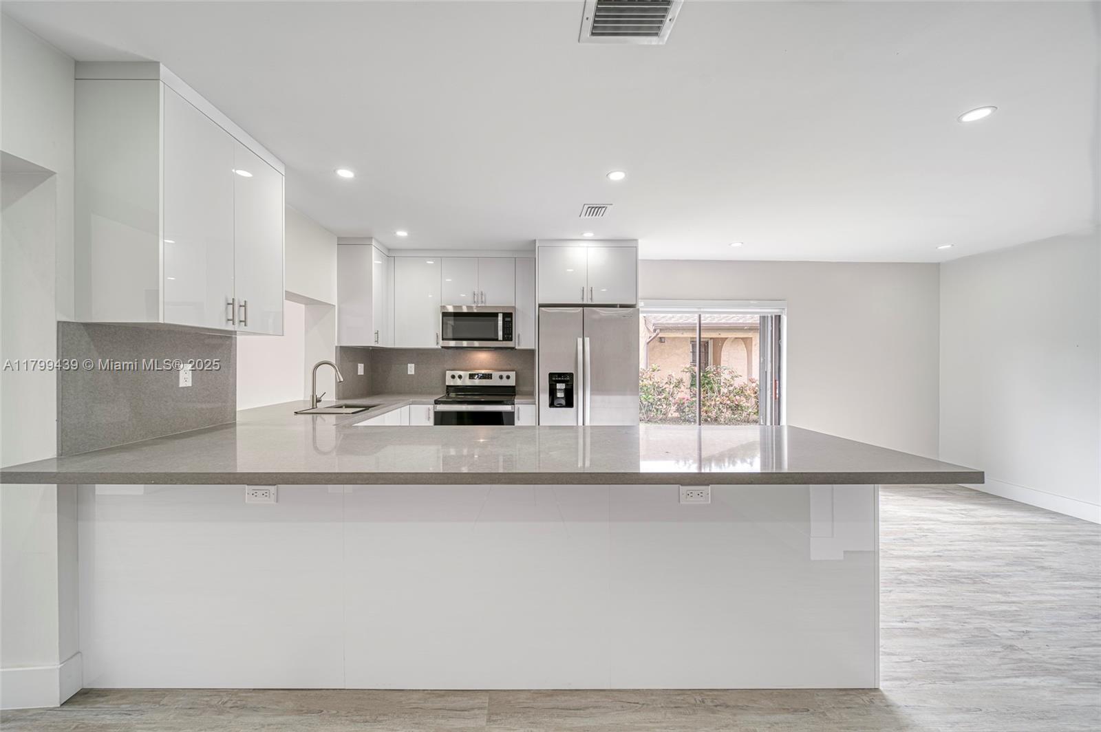 BRIAR LAKE - Residential Lease