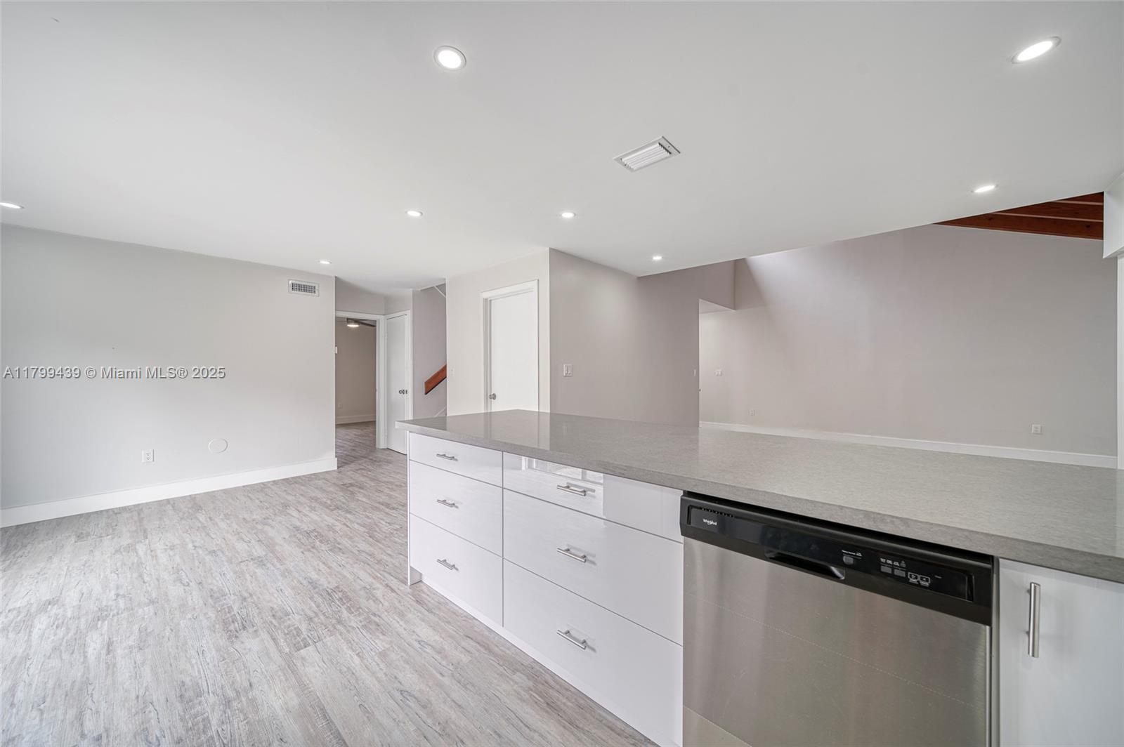 BRIAR LAKE - Residential Lease