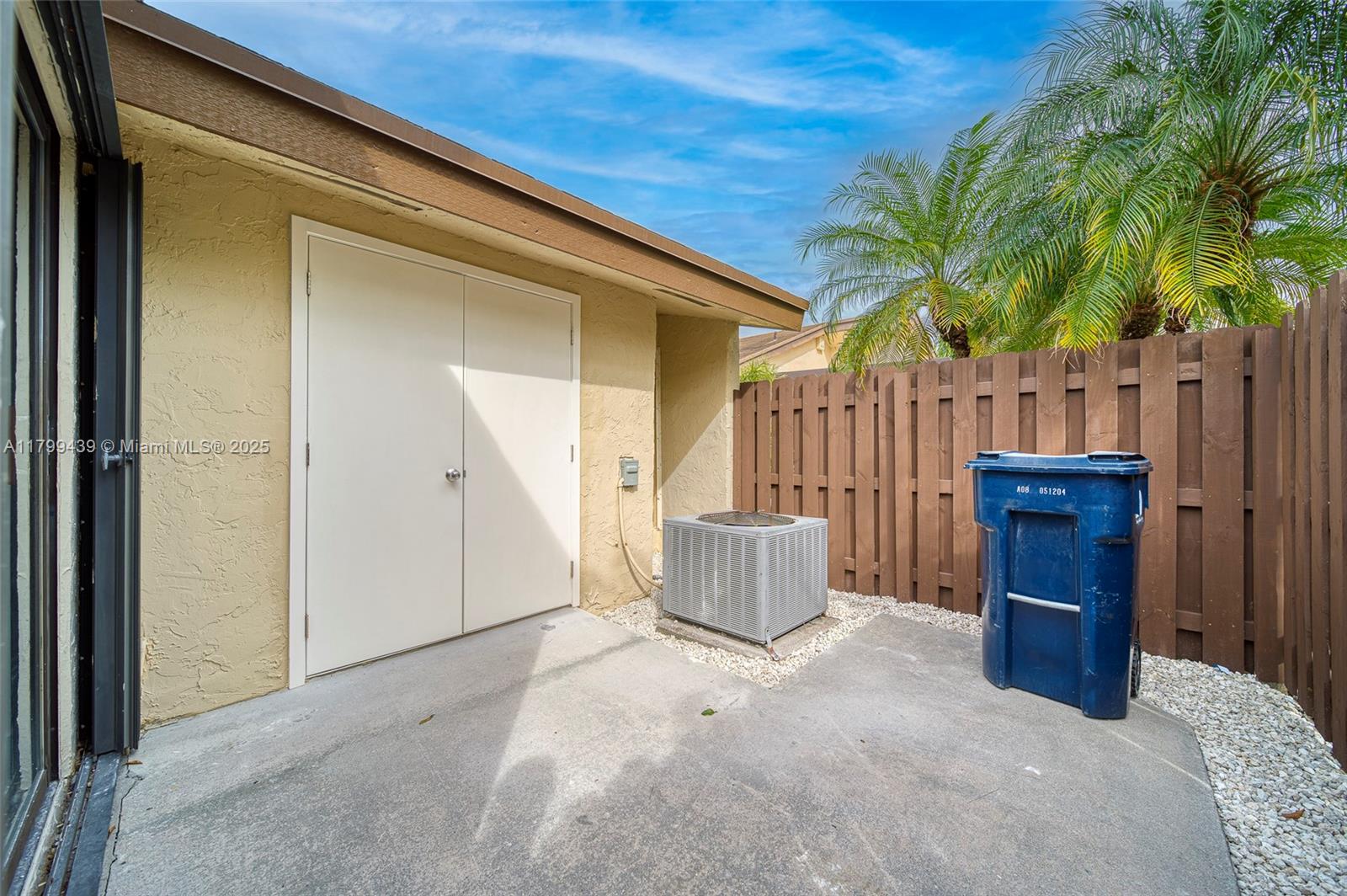 BRIAR LAKE - Residential Lease