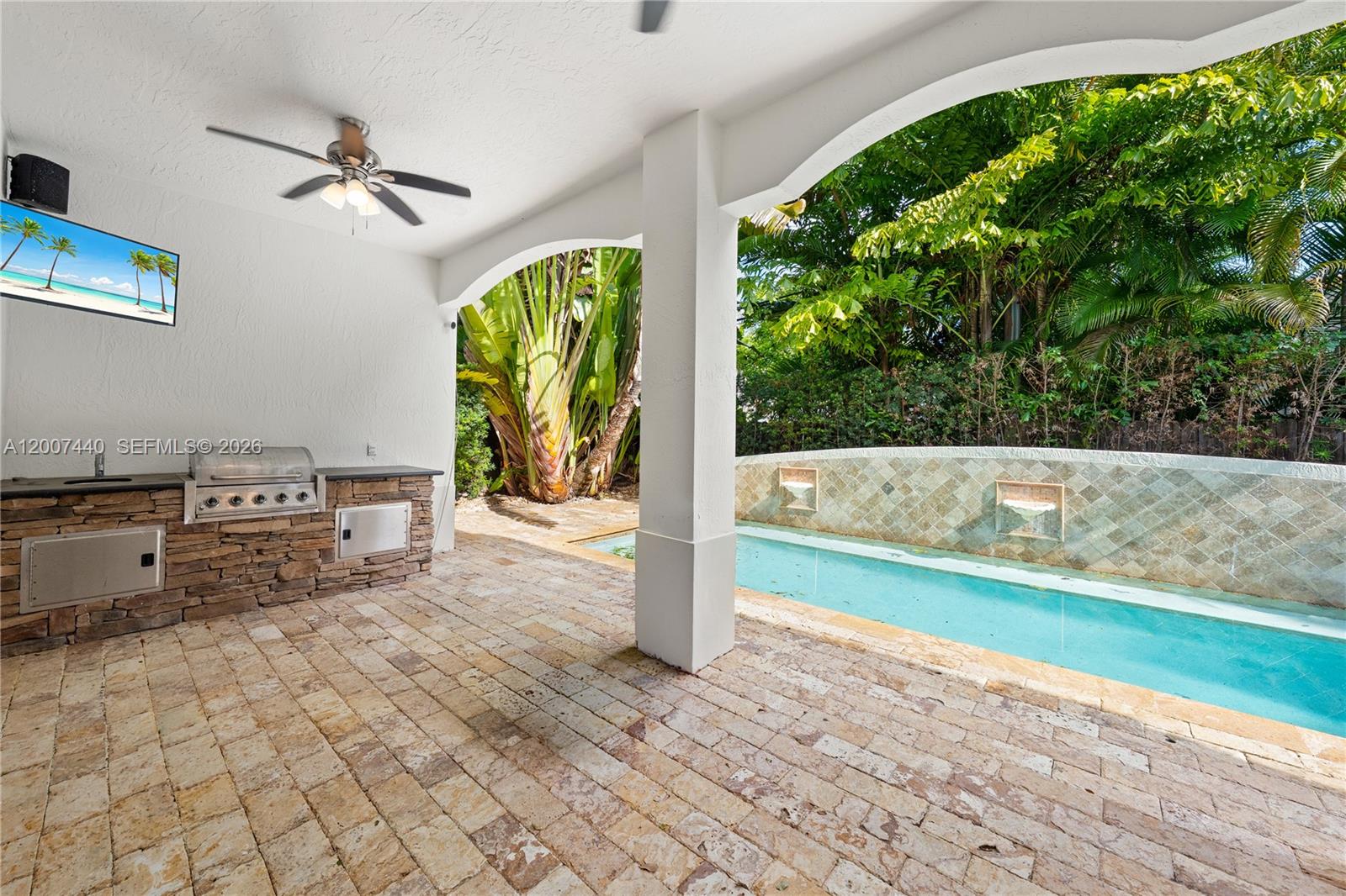 COCONUT GROVE MANOR - Residential