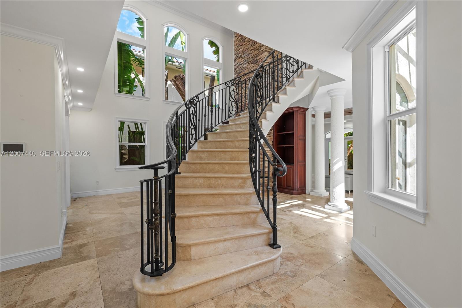 COCONUT GROVE MANOR - Residential