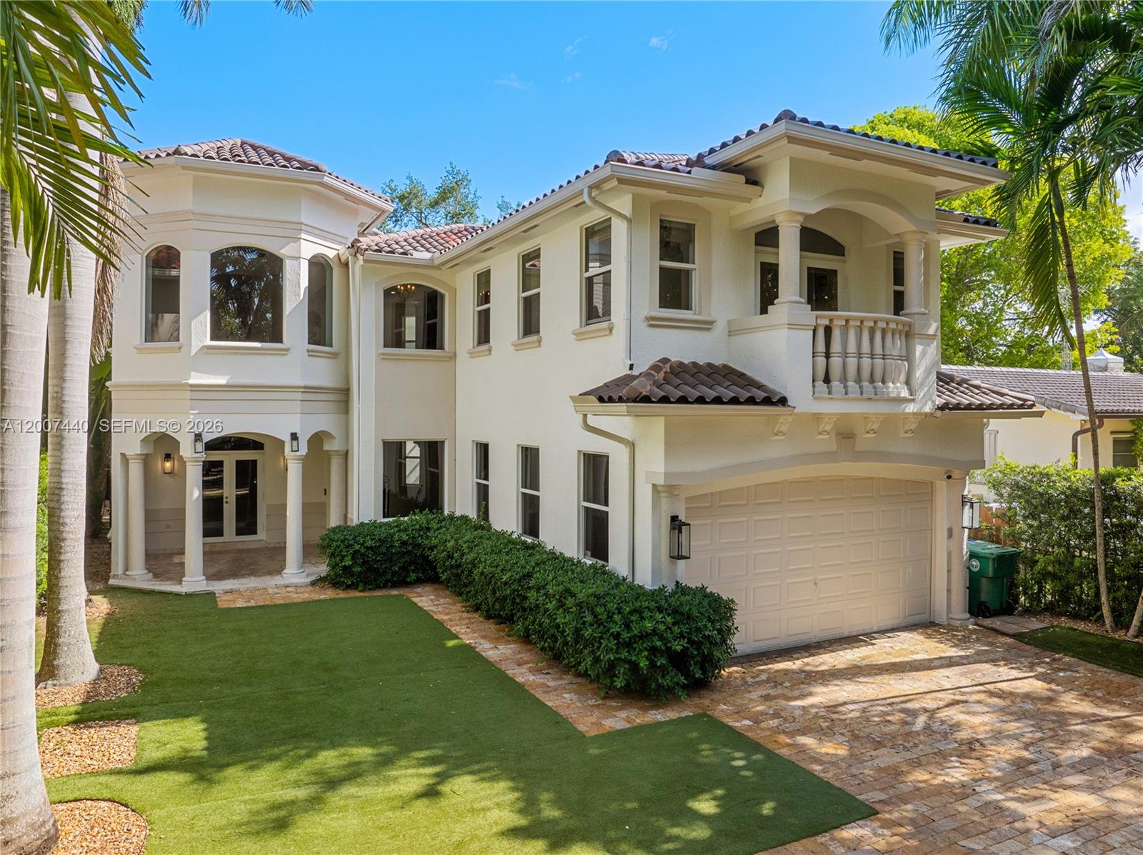 COCONUT GROVE MANOR - Residential