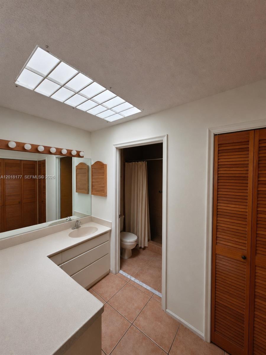SUNSET CONDOR PH I - Residential
