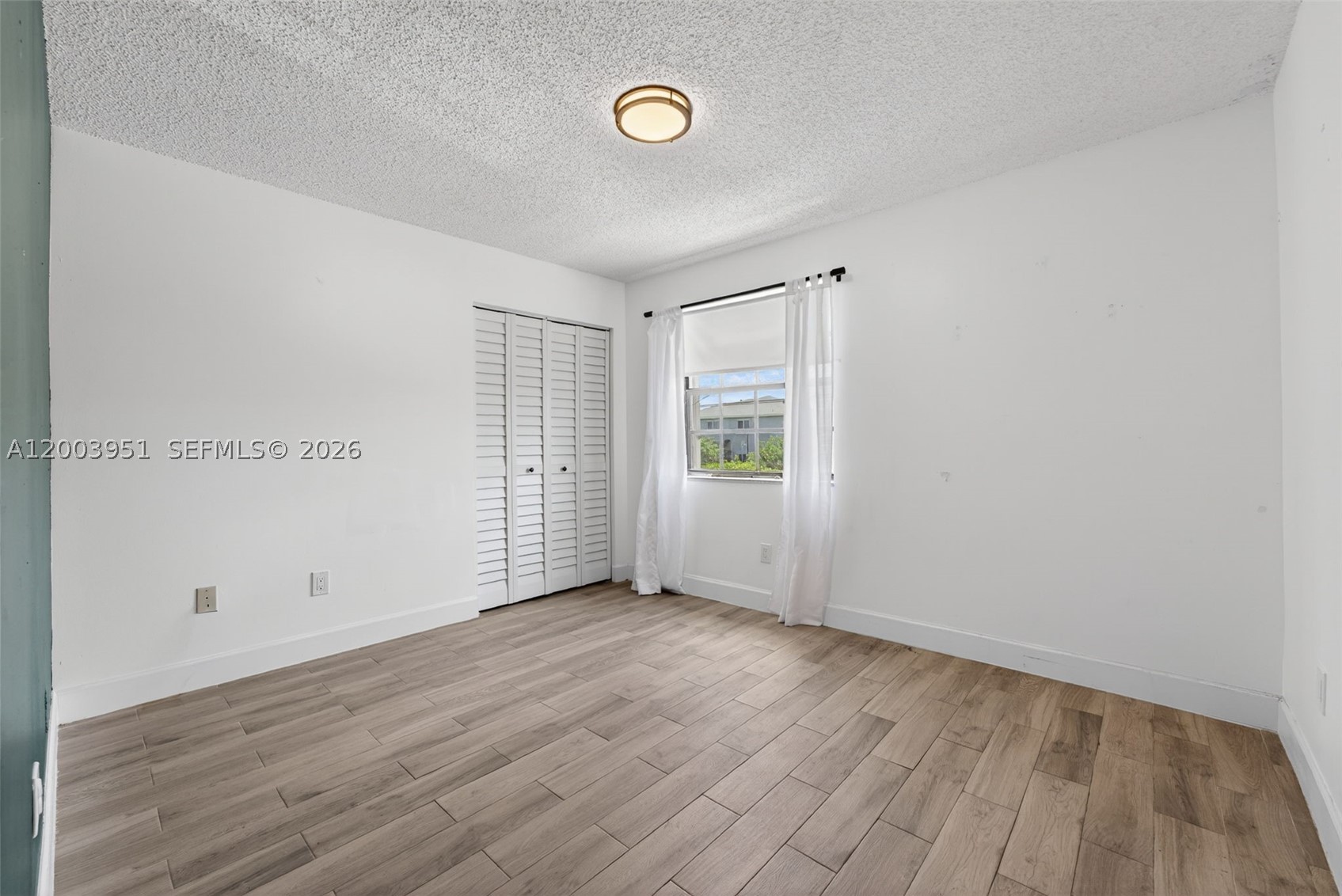 LAKESHORE CONDO 6 - Residential