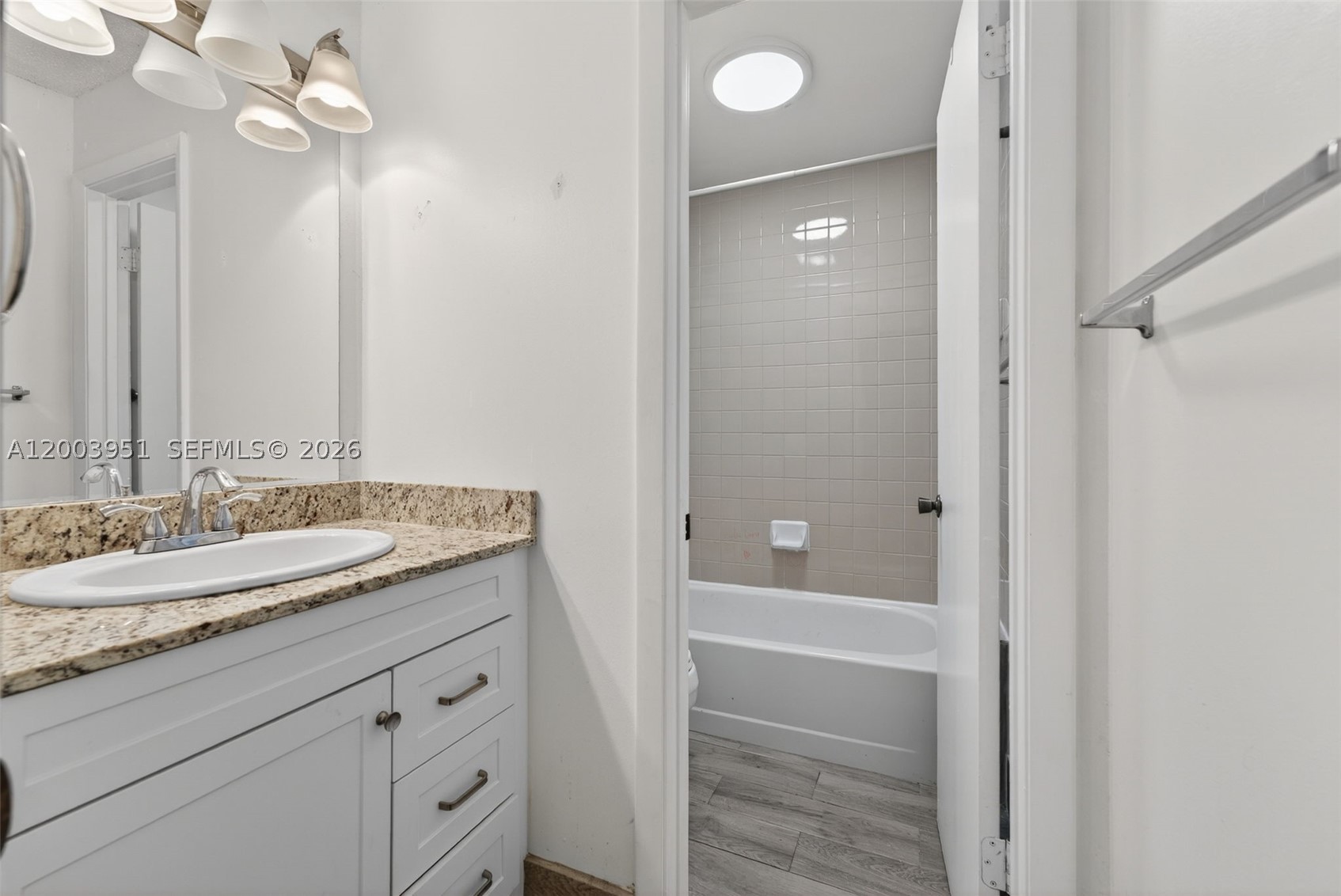 LAKESHORE CONDO 6 - Residential