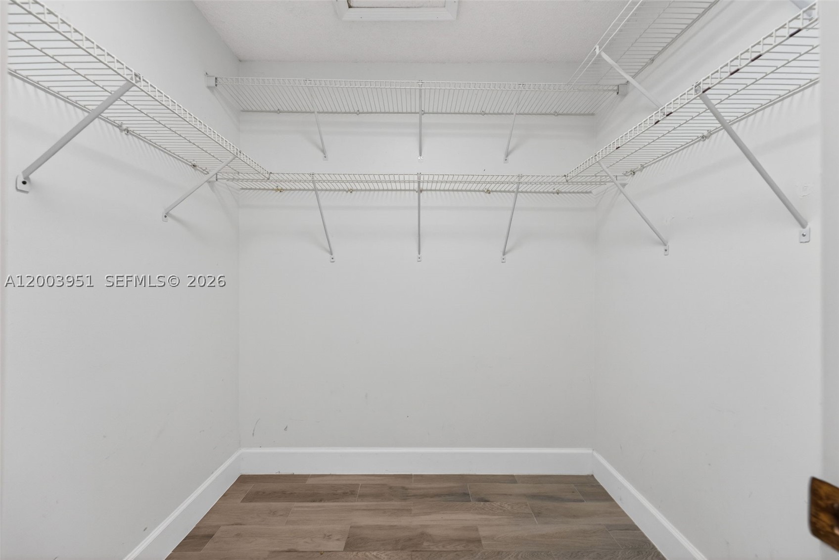 LAKESHORE CONDO 6 - Residential