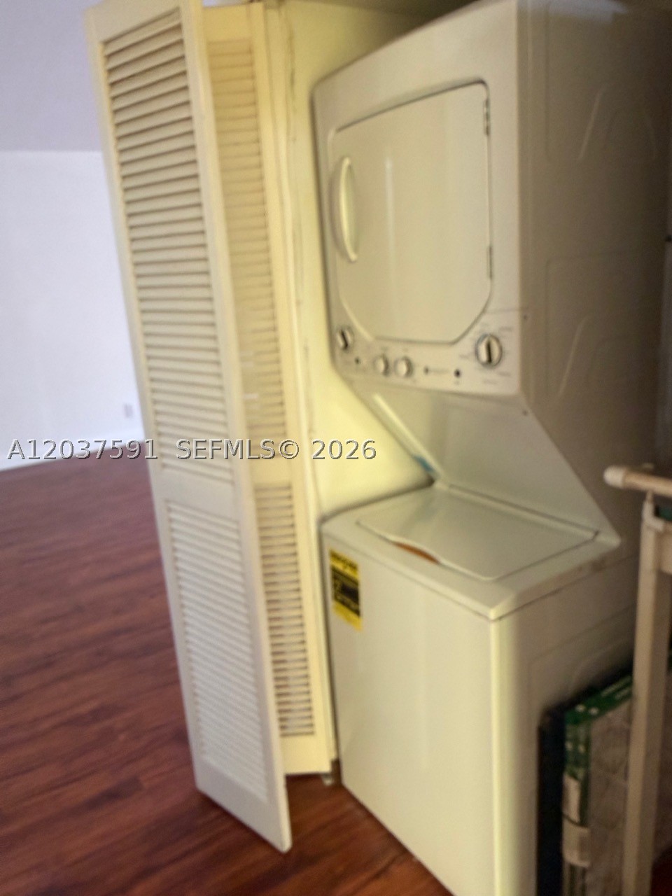 LE CHATEAU CONDO - Residential Lease