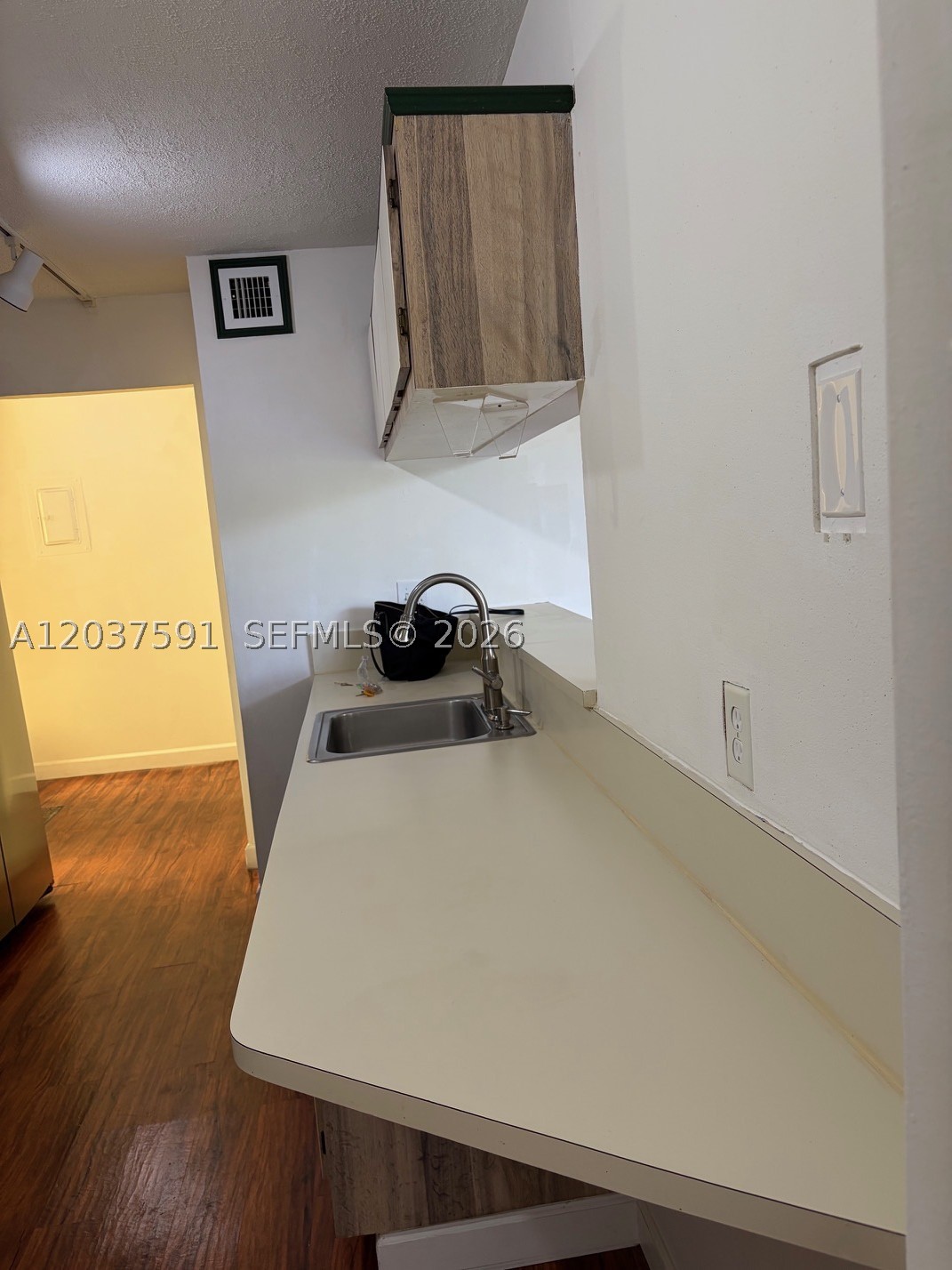 LE CHATEAU CONDO - Residential Lease
