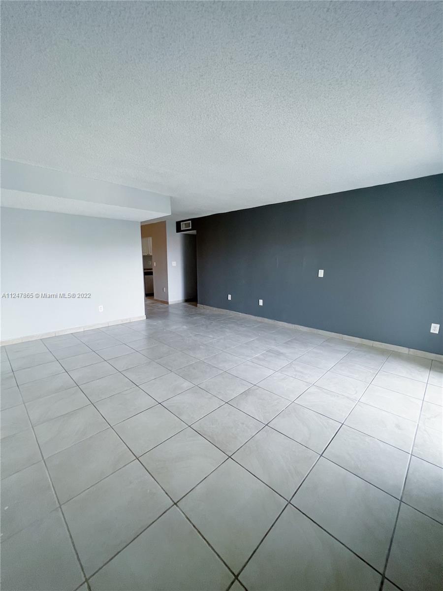 THE BEACH CLUB FONTAINEBL - Residential Lease