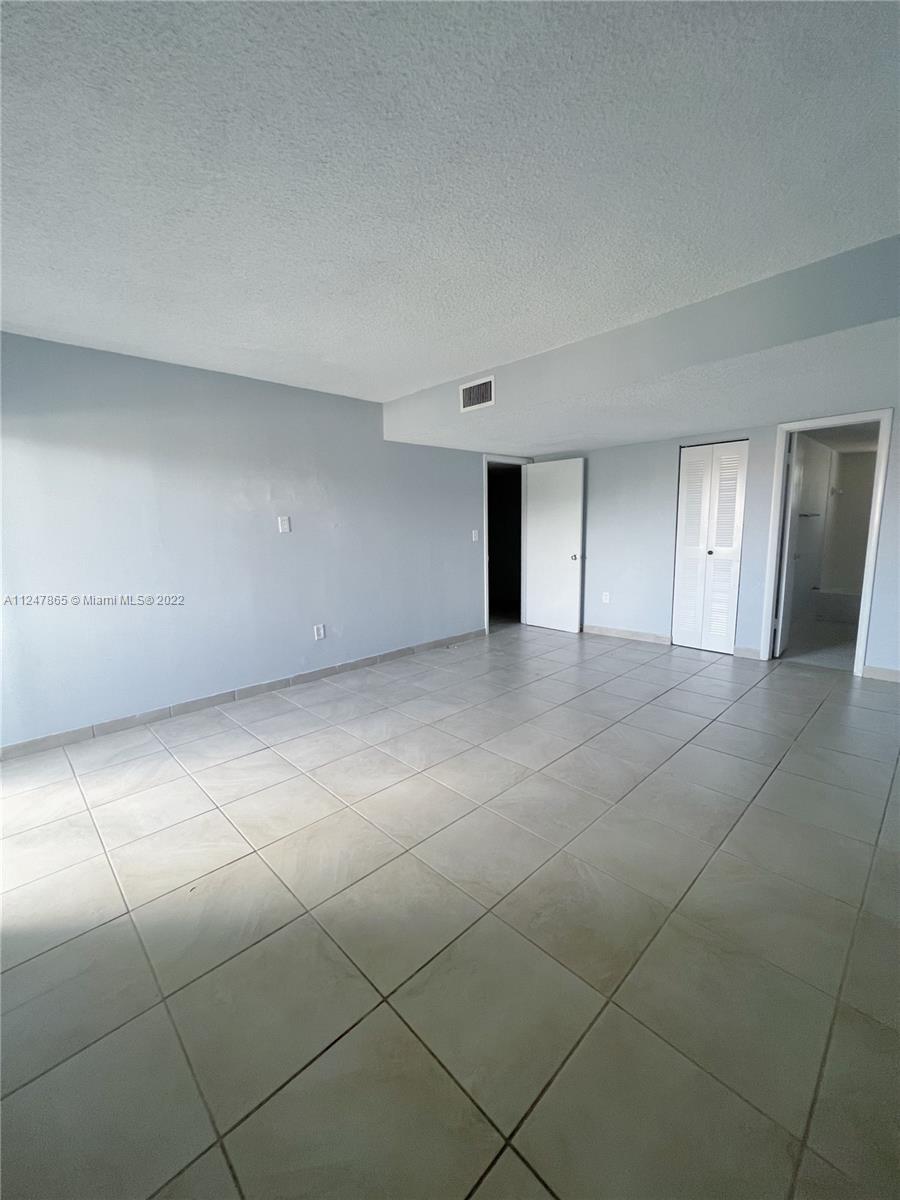 THE BEACH CLUB FONTAINEBL - Residential Lease