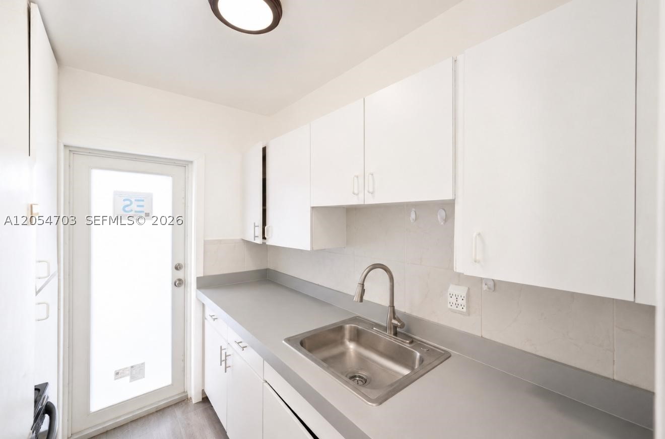 RAPID APPROVAL !! Only two months to move in to this fully updated 1 Bedroom 1 Bathroom residence with a DEN!!! on Park View Island. The unit features updated interiors, tile flooring throughout. Set within a charming building surrounded by mature landscaping, the property reflects classic architectural character with a well-maintained setting. Assigned parking included. Minutes away near the beach, Normandy Isles, Surfside, Bay Harbor, North Bay Village, and Oleta River State Park, with easy access to dining, shopping, and outdoor recreation. Renter's insurance is required.