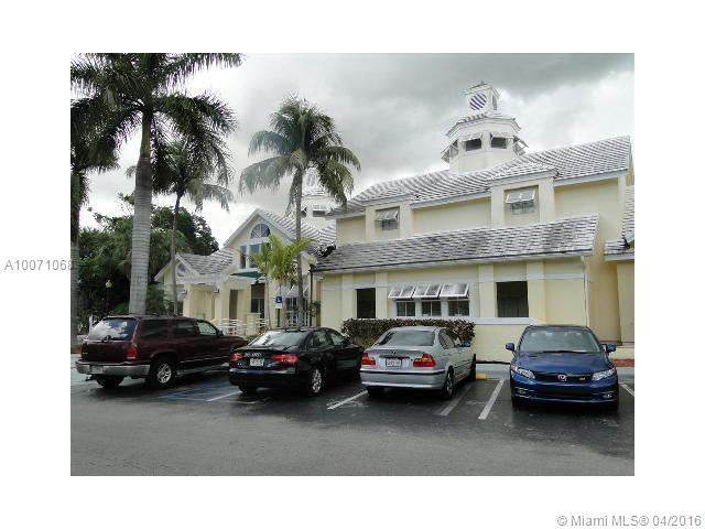 Great 1 bed/1 bath unit. Modern kitchen with stainless steel appliances, washer/dryer inside. Vista Lago at the Hammocks is one of the best communities in the area. 24 hr. Hammocks security, gym, community pool, and much more features you will love!